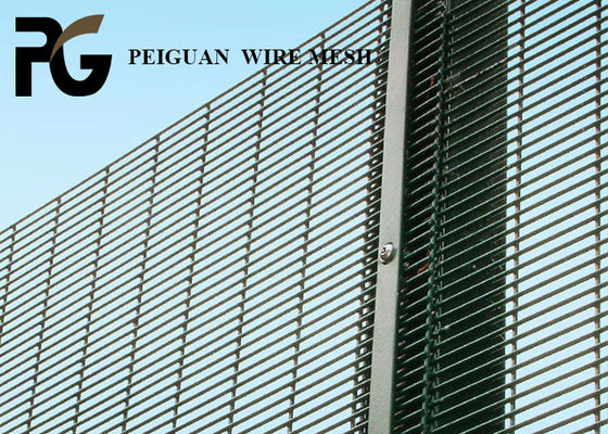 Residential Anti Climb Welded Mesh , PVC Coated 358 Security Fence