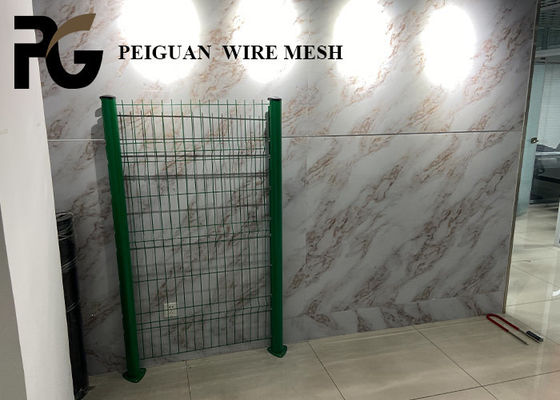 Outdoor Powder Coated Green V Mesh Fencing With Square Post